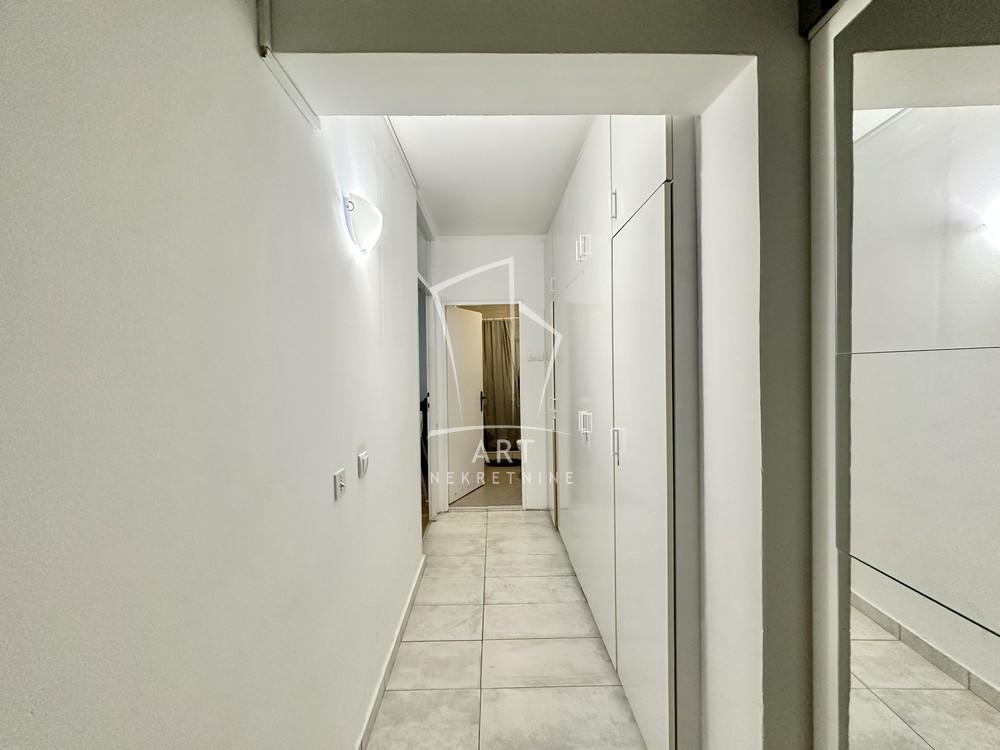 Stan na prodaju u Beogradu, Novi Beograd blok 63, jednoiposoban, 38m2, cena 160000 evra