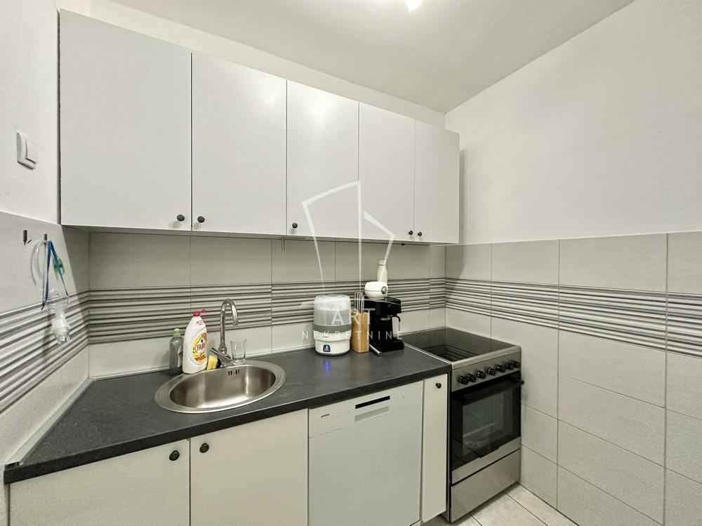 Stan na prodaju u Beogradu, Novi Beograd blok 63, jednoiposoban, 38m2, cena 160000 evra