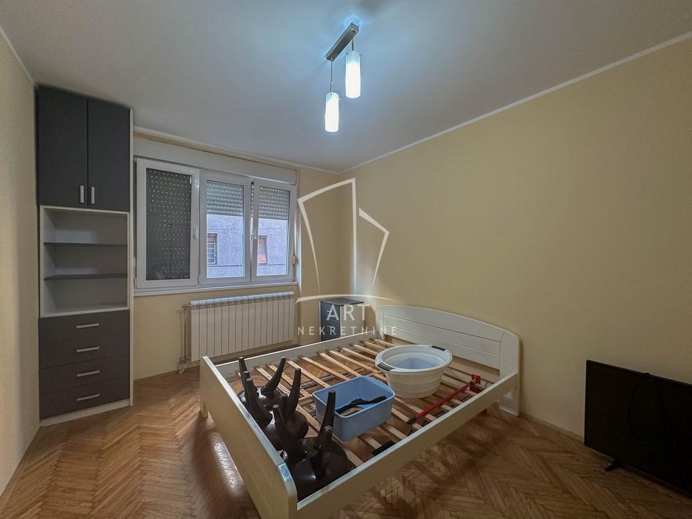 Stan na prodaju u Beogradu, Crveni Krst, trosoban, 66m2, cena 199000 evra