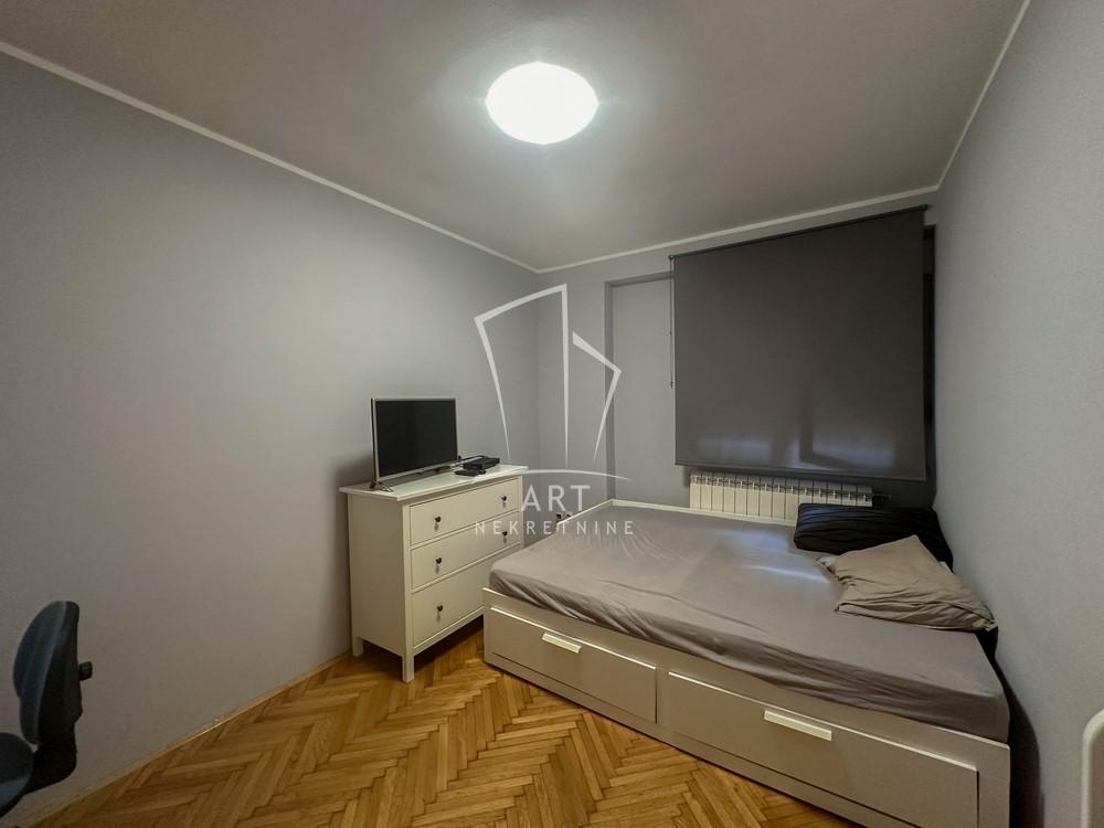 Stan na prodaju u Beogradu, Crveni Krst, trosoban, 66m2, cena 199000 evra