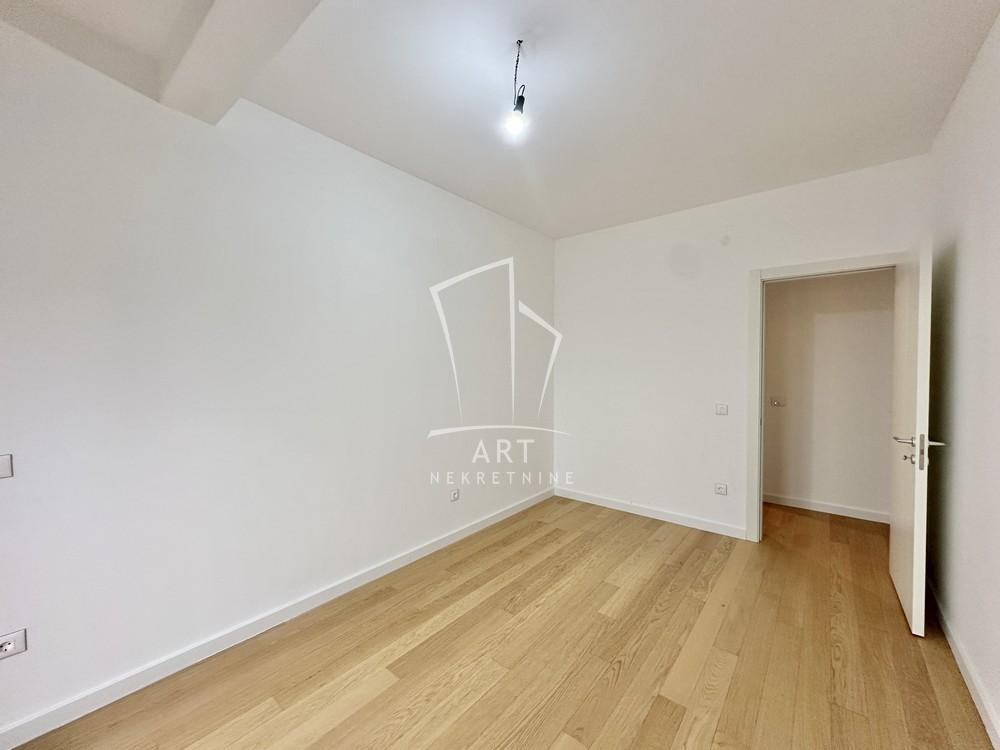 Stan na prodaju u Beogradu, Olimp, trosoban, 89m2, cena 310205 evra
