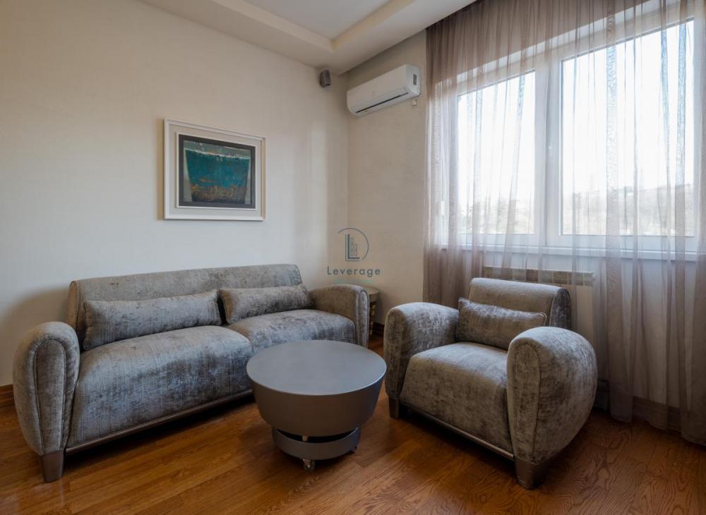 Stan na prodaju u Beogradu, Banovo brdo, 220m2, cena 699000 evra