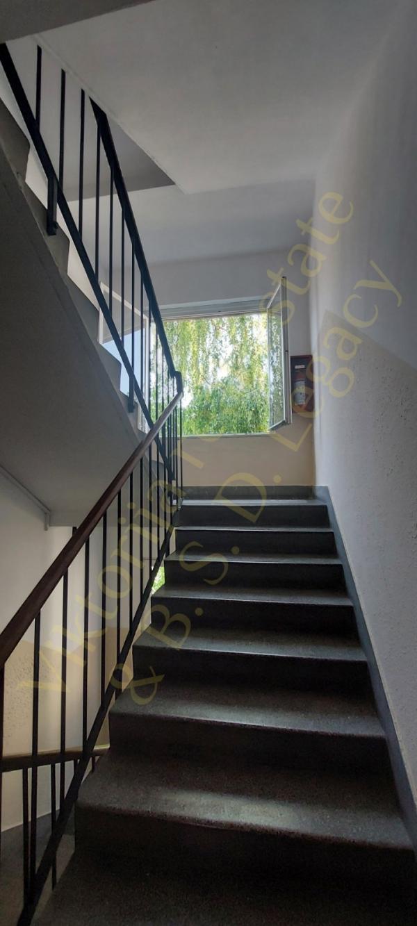 Stan na prodaju u Beogradu, Zemun centar, dvoiposoban, 57m2, cena 189990 evra