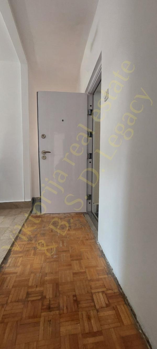 Stan na prodaju u Beogradu, Zemun centar, dvoiposoban, 57m2, cena 189990 evra