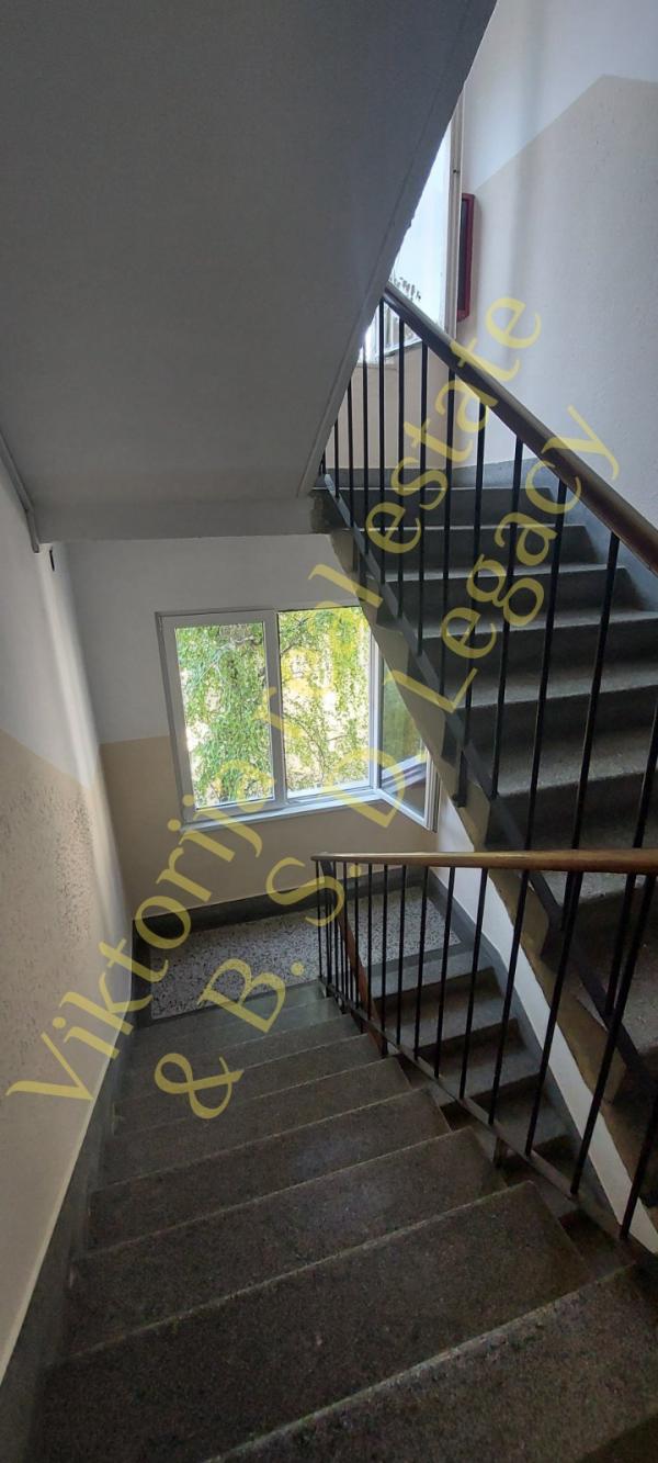 Stan na prodaju u Beogradu, Zemun centar, dvoiposoban, 57m2, cena 189990 evra