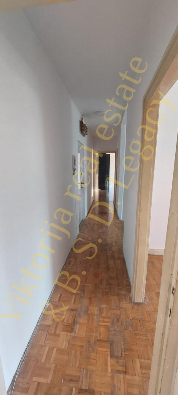 Stan na prodaju u Beogradu, Zemun centar, dvoiposoban, 57m2, cena 189990 evra