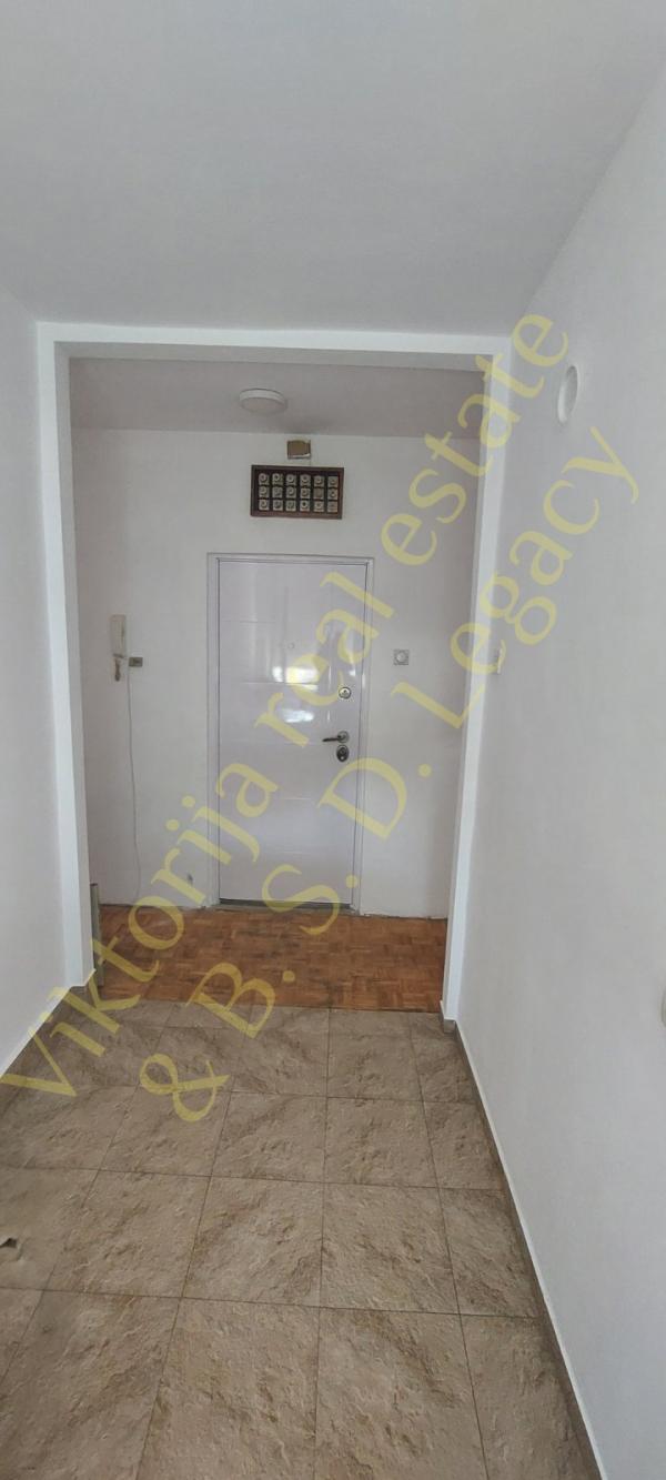 Stan na prodaju u Beogradu, Zemun centar, dvoiposoban, 57m2, cena 189990 evra