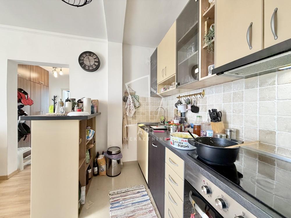 Stan na prodaju u Beogradu, Mirijevo, trosoban, 60m2, cena 220000 evra