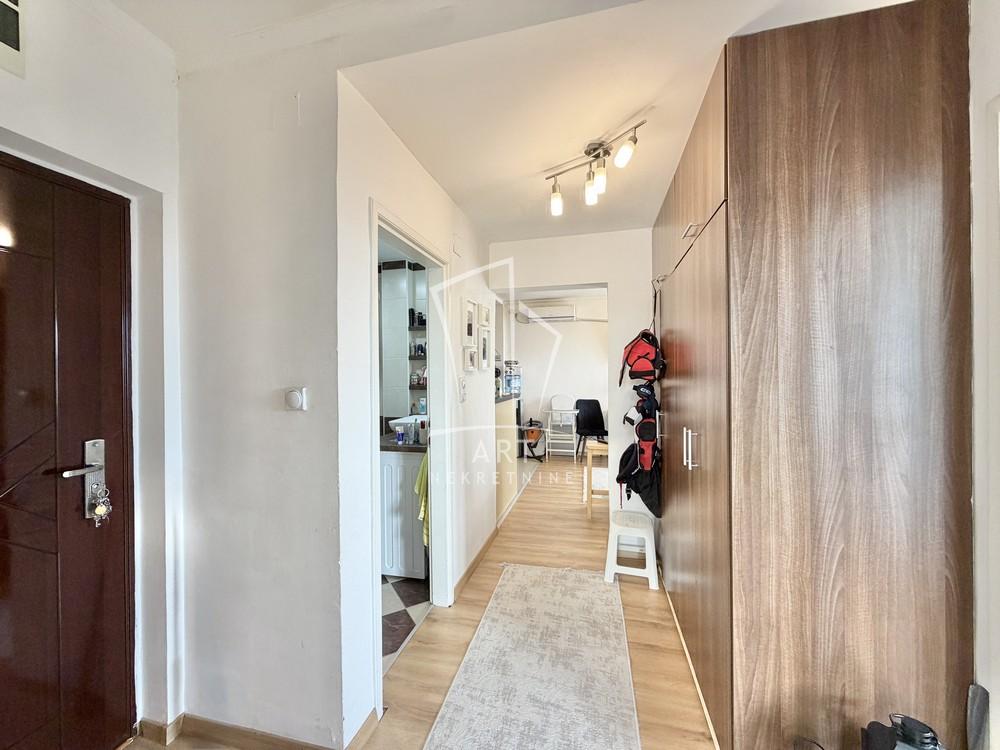 Stan na prodaju u Beogradu, Mirijevo, trosoban, 60m2, cena 220000 evra