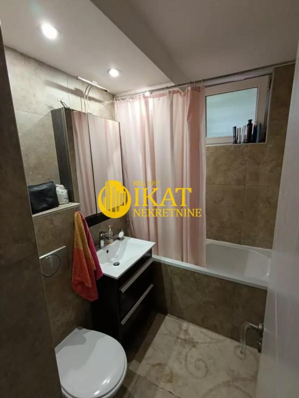 Stan na prodaju u Beogradu, Voždovac, cetvorosoban, 80m2, cena 235000 evra