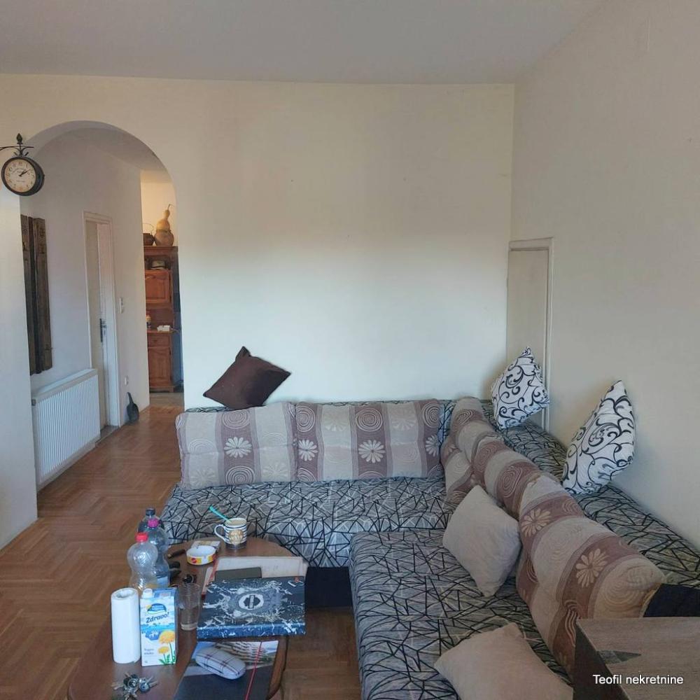 Stan na prodaju u Beogradu, Zemun, trosoban, 66m2, cena 105000 evra