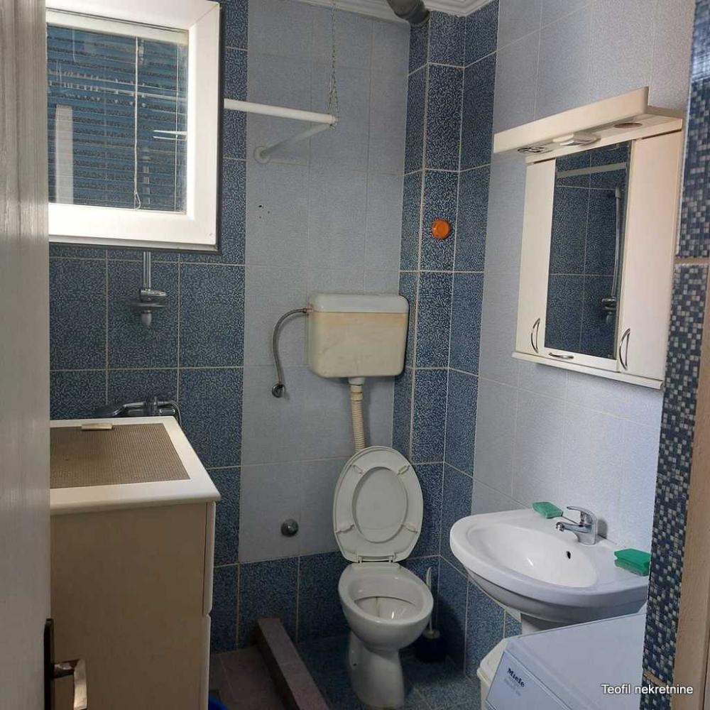 Stan na prodaju u Beogradu, Zemun, trosoban, 66m2, cena 105000 evra