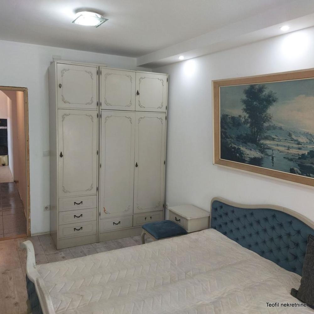 Stan na prodaju u Beogradu, Zemun, trosoban, 66m2, cena 105000 evra