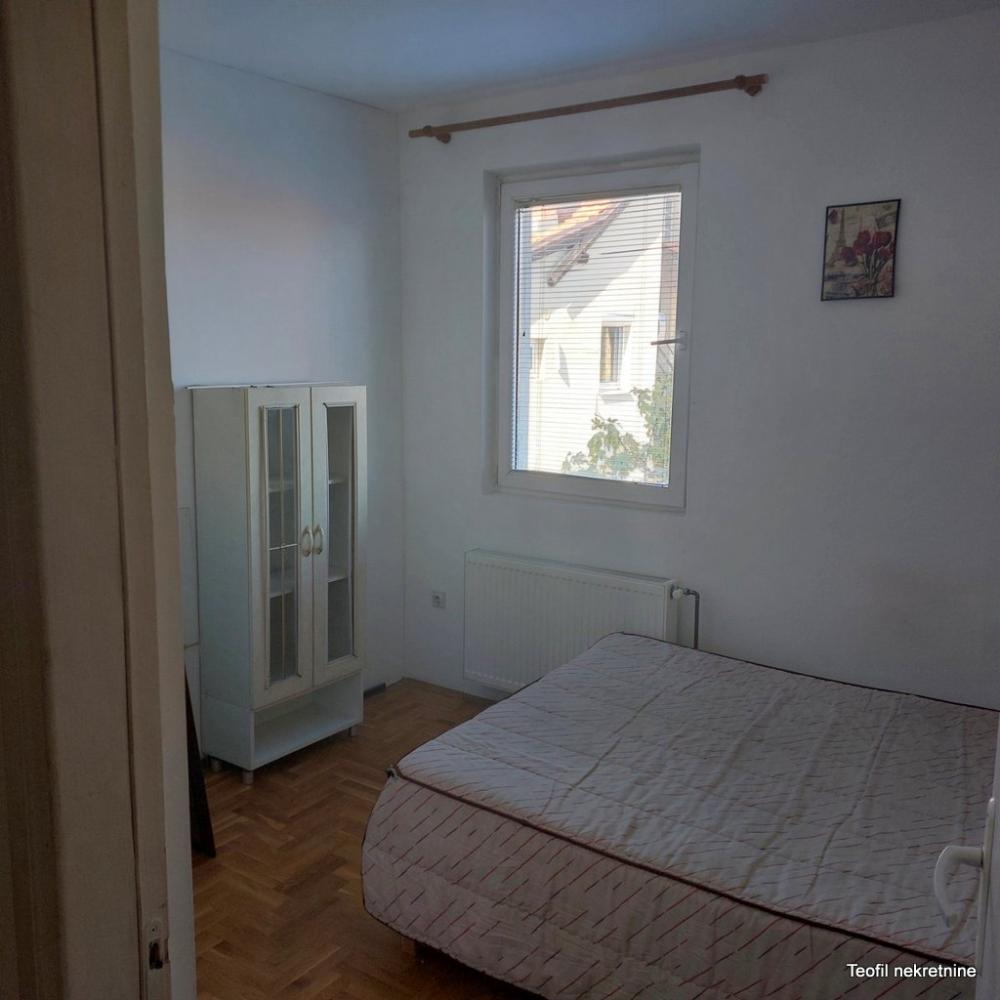 Stan na prodaju u Beogradu, Zemun, trosoban, 66m2, cena 105000 evra