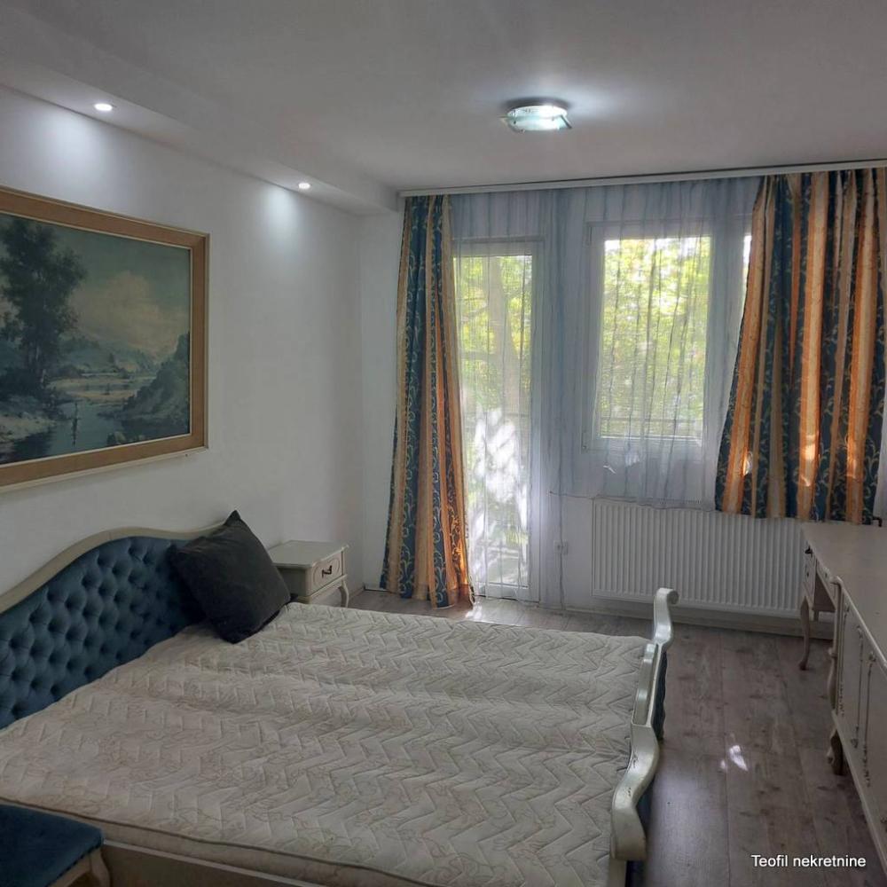 Stan na prodaju u Beogradu, Zemun, trosoban, 66m2, cena 105000 evra