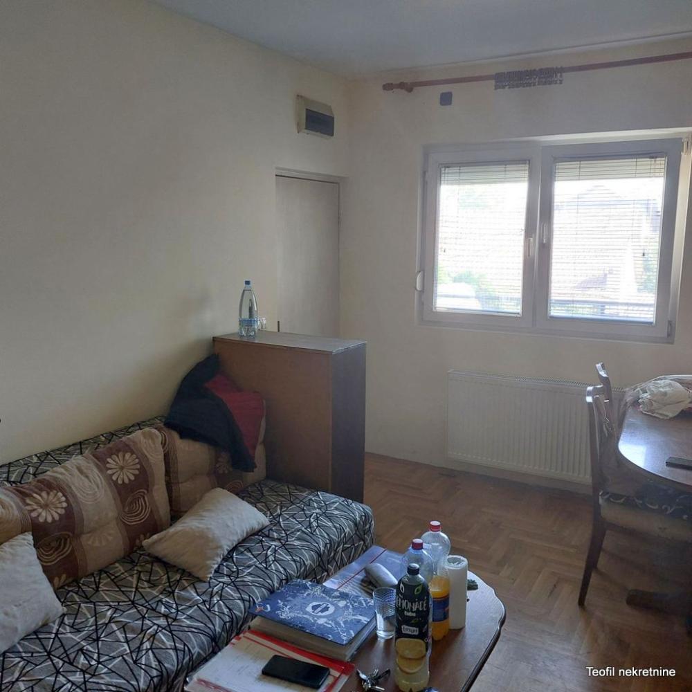 Stan na prodaju u Beogradu, Zemun, trosoban, 66m2, cena 105000 evra
