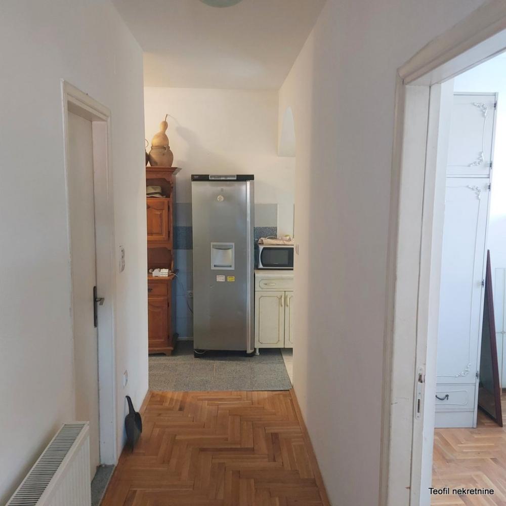 Stan na prodaju u Beogradu, Zemun, trosoban, 66m2, cena 105000 evra
