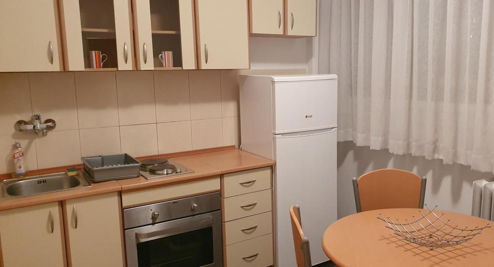 Stan na prodaju u Beogradu, Novi Beograd blok 21 (10. gimnazija), jednosoban, 32m2, cena 138000 evra