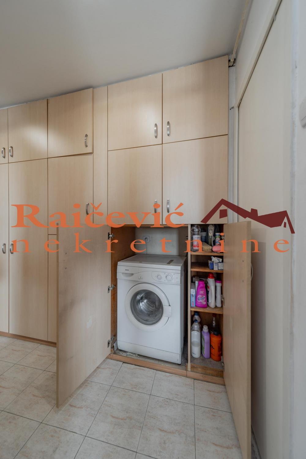 Stan na prodaju u Beogradu, Novi Beograd blok 28 (Potkovica), dvosoban, 55m2, cena 195000 evra