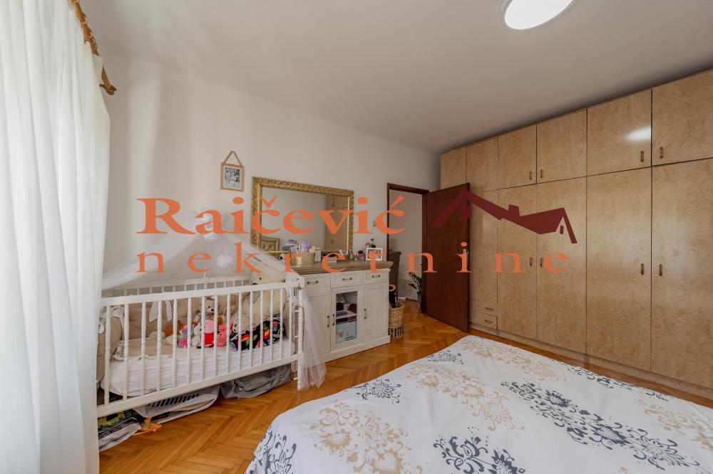 Stan na prodaju u Beogradu, Novi Beograd blok 34 (Studentski grad), dvosoban, 60m2, cena 185000 evra