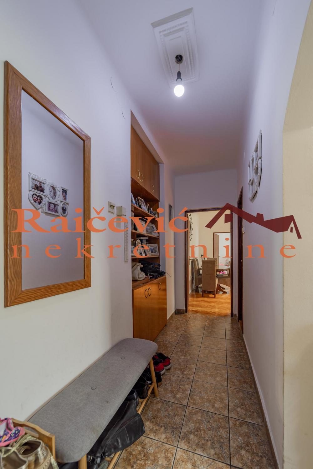 Stan na prodaju u Beogradu, Novi Beograd blok 34 (Studentski grad), dvosoban, 60m2, cena 185000 evra