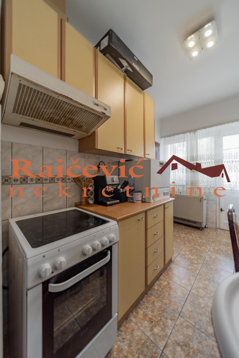 Stan na prodaju u Beogradu, Novi Beograd blok 34 (Studentski grad), dvosoban, 60m2, cena 185000 evra