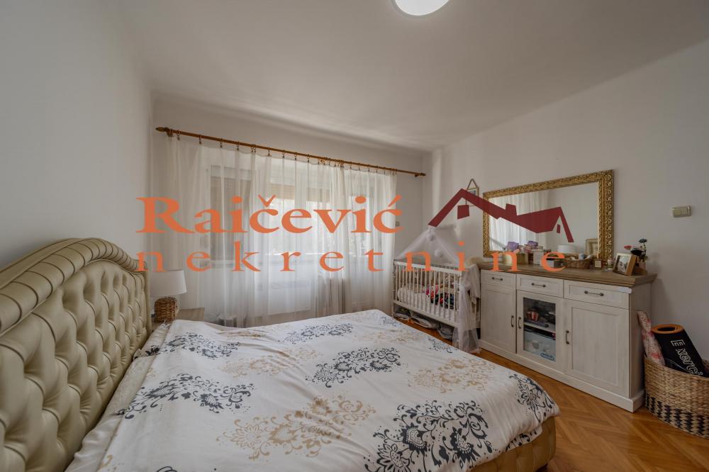 Stan na prodaju u Beogradu, Novi Beograd blok 34 (Studentski grad), dvosoban, 60m2, cena 185000 evra
