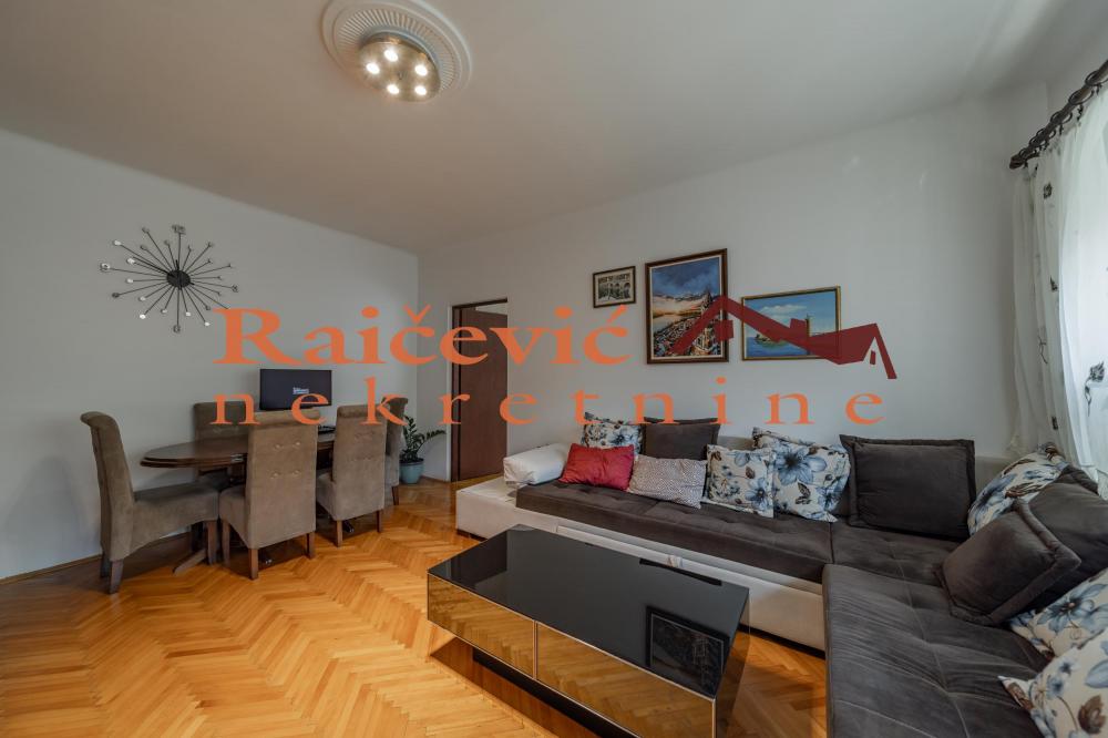 Stan na prodaju u Beogradu, Novi Beograd blok 34 (Studentski grad), dvosoban, 60m2, cena 185000 evra