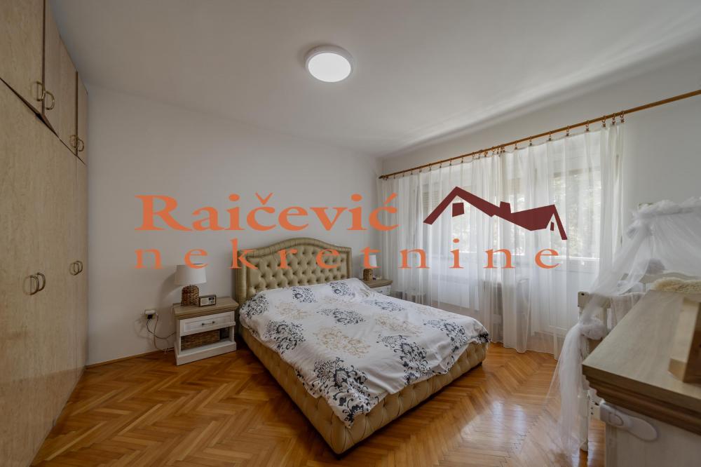 Stan na prodaju u Beogradu, Novi Beograd blok 34 (Studentski grad), dvosoban, 60m2, cena 185000 evra