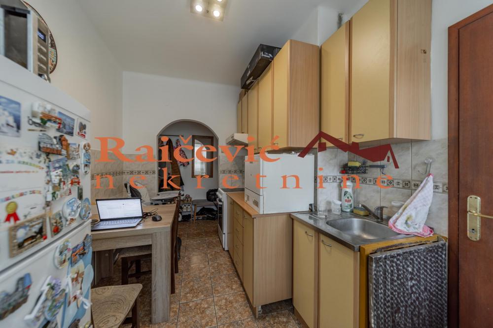 Stan na prodaju u Beogradu, Novi Beograd blok 34 (Studentski grad), dvosoban, 60m2, cena 185000 evra