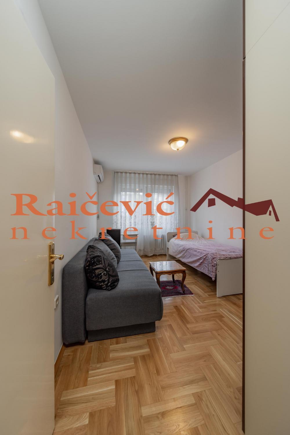 Stan na prodaju u Beogradu, Vračar (Hram), trosoban, 85m2, cena 387000 evra