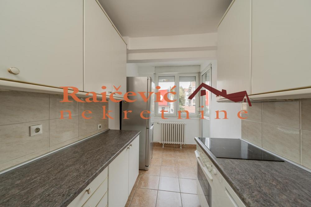 Stan na prodaju u Beogradu, Vračar (Hram), trosoban, 85m2, cena 387000 evra