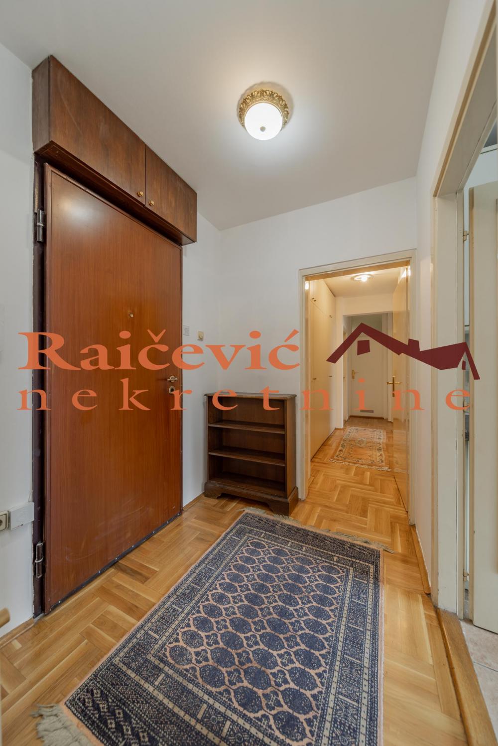 Stan na prodaju u Beogradu, Vračar (Hram), trosoban, 85m2, cena 387000 evra