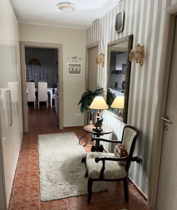 Stan na prodaju u Beogradu, Novi Beograd, trosoban, 67m2, cena 235000 evra