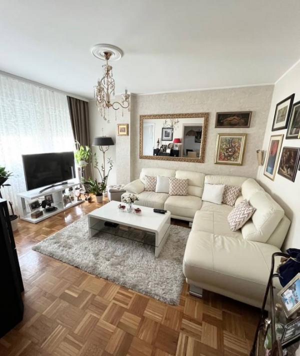 Stan na prodaju u Beogradu, Novi Beograd, trosoban, 67m2, cena 235000 evra