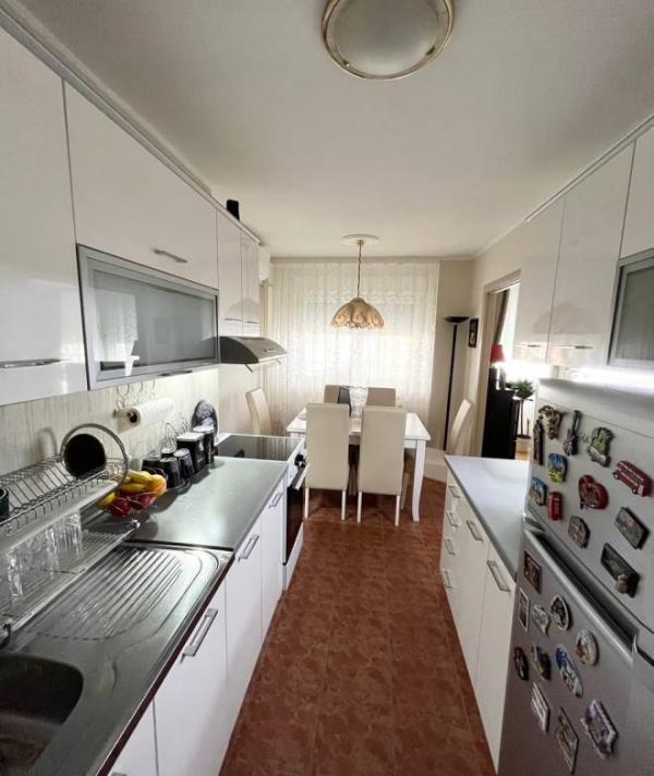 Stan na prodaju u Beogradu, Novi Beograd, trosoban, 67m2, cena 235000 evra