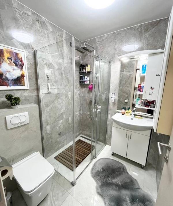 Stan na prodaju u Beogradu, Novi Beograd, trosoban, 67m2, cena 235000 evra