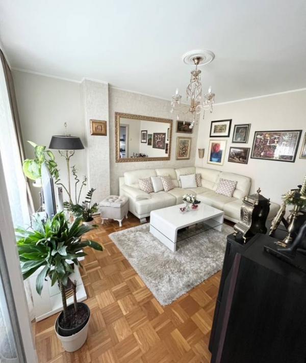Stan na prodaju u Beogradu, Novi Beograd, trosoban, 67m2, cena 235000 evra