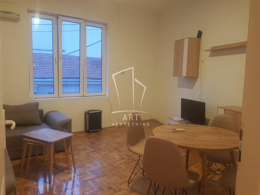 Stan na prodaju u Beogradu, Savski venac, dvosoban, 34m2, cena 122880 evra