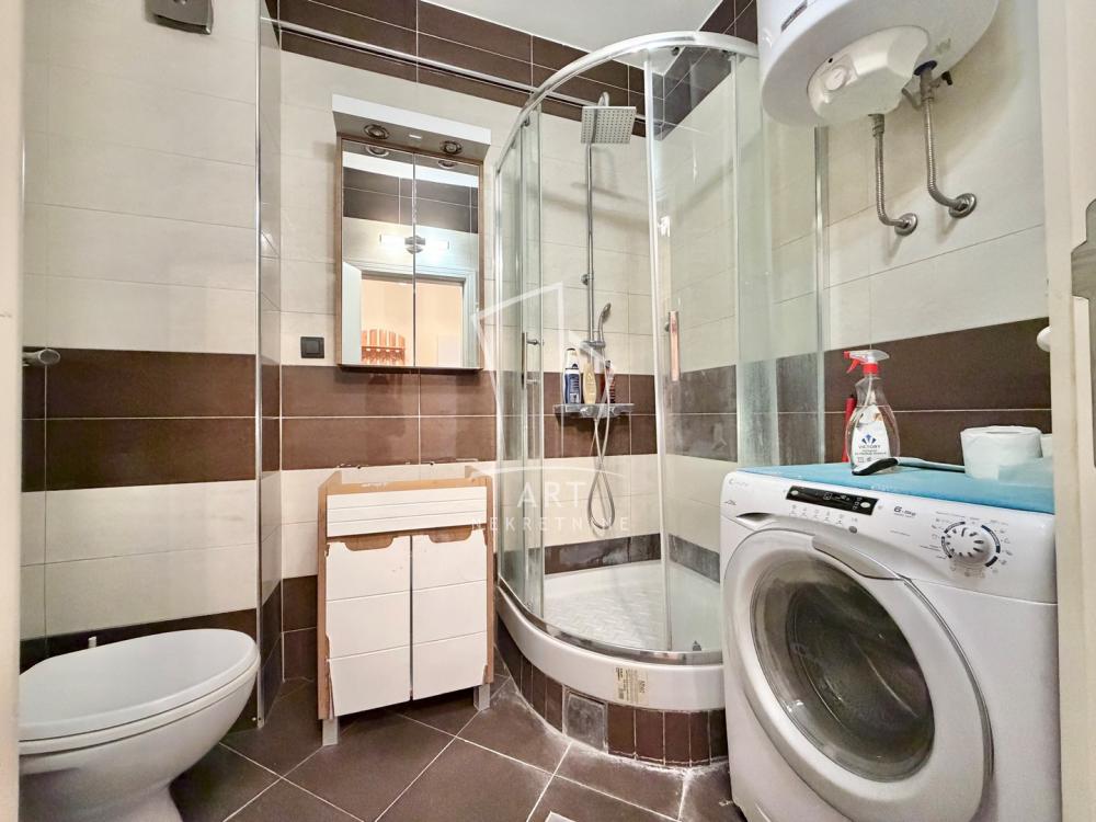 Stan na prodaju u Beogradu, Voždovac, dvosoban, 48m2, cena 163200 evra