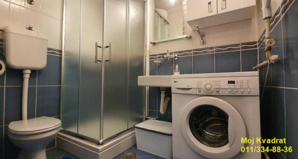 Stan na prodaju u Beogradu, Novi Beograd blok 21 (10. gimnazija), jednosoban, 32m2, cena 138000 evra