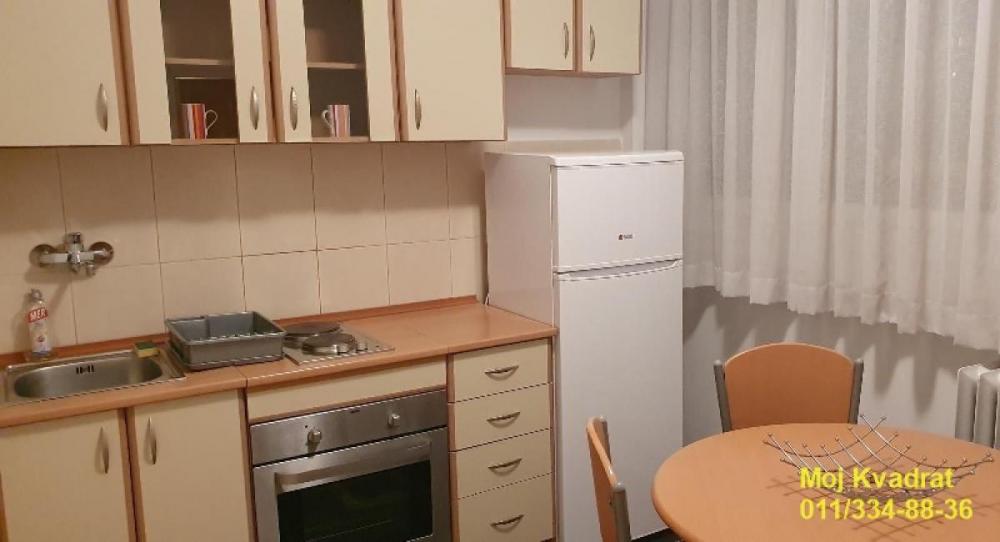 Stan na prodaju u Beogradu, Novi Beograd blok 21 (10. gimnazija), jednosoban, 32m2, cena 138000 evra