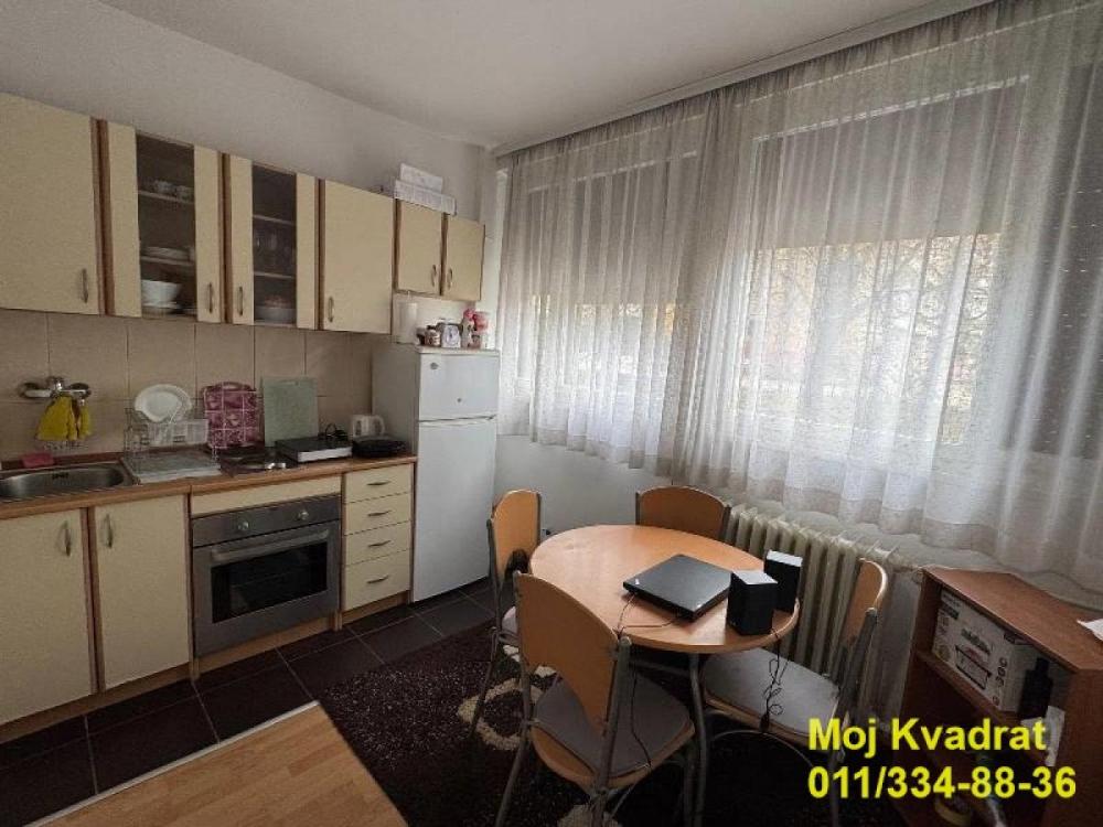 Stan na prodaju u Beogradu, Novi Beograd blok 21 (10. gimnazija), jednosoban, 32m2, cena 138000 evra