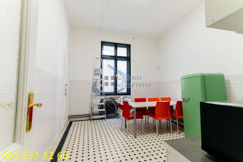 Stan na prodaju u Beogradu, Stari grad, 239m2, cena 1000000 evra