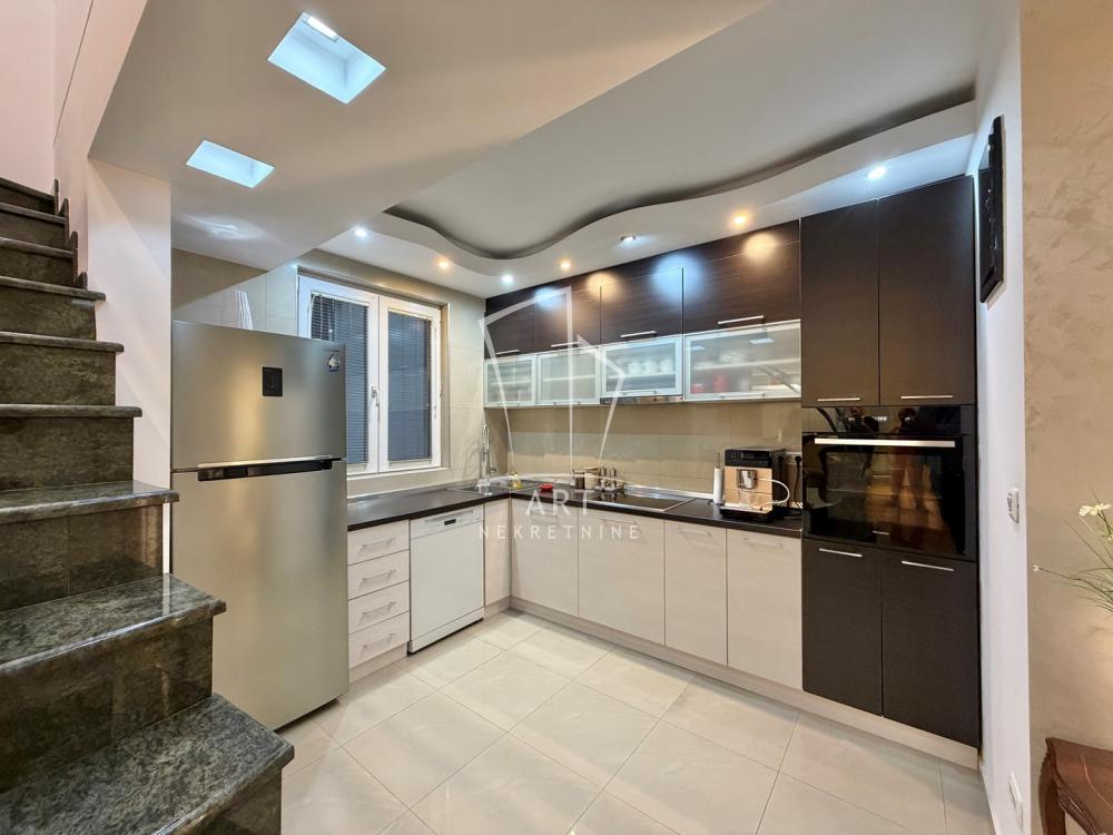 Stan na prodaju u Beogradu, Zvezdara, cetvorosoban, 102m2, cena 500000 evra