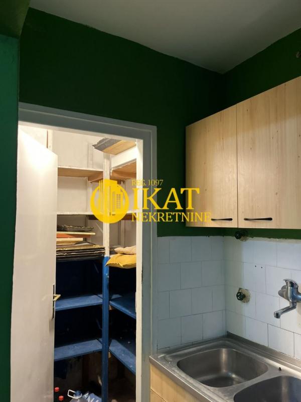 Stan na prodaju u Beogradu, Vračar, trosoban, 65m2, cena 235000 evra