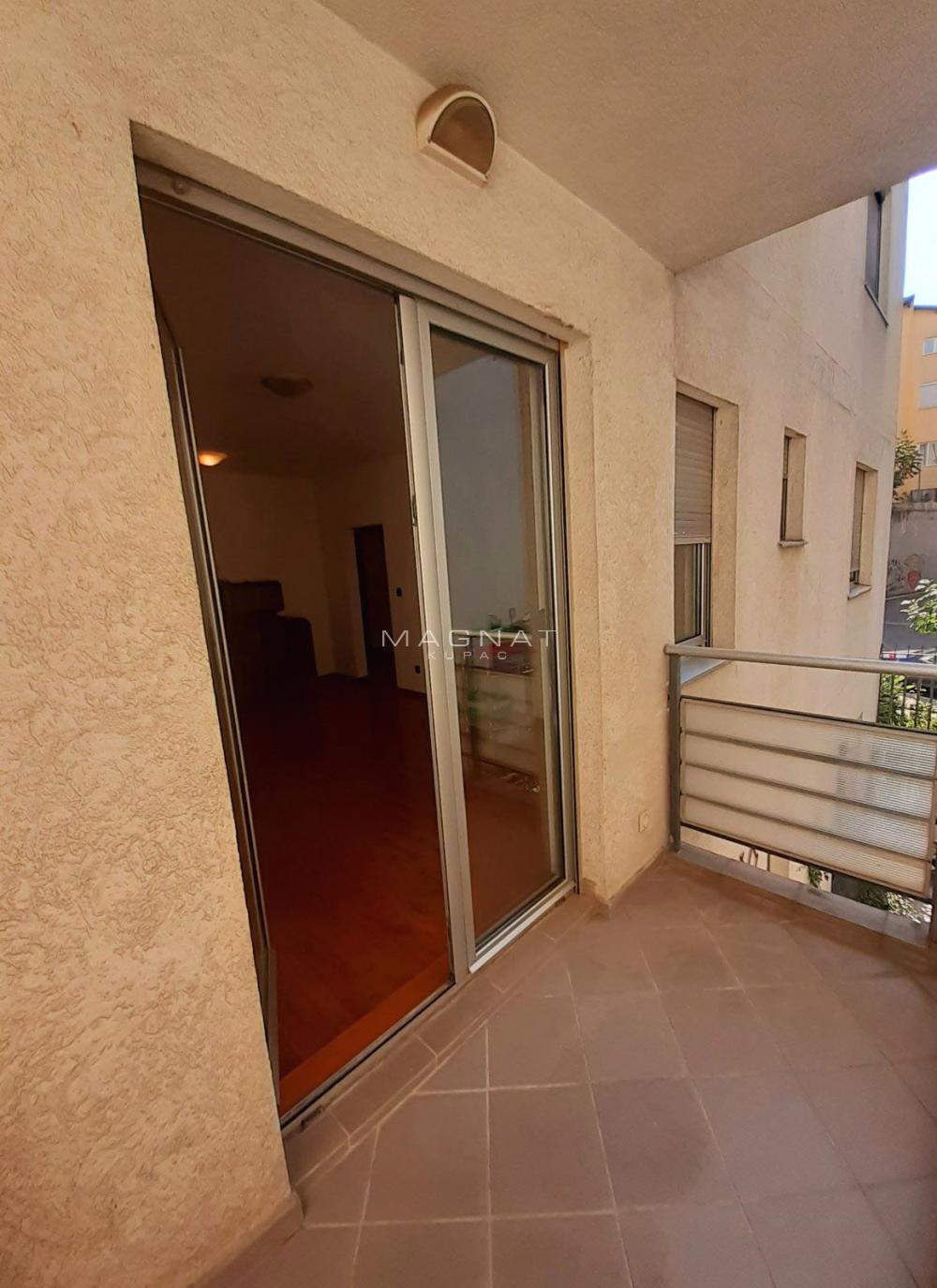 Stan na prodaju u Beogradu, Voždovac, trosoban, 71m2, cena 205000 evra