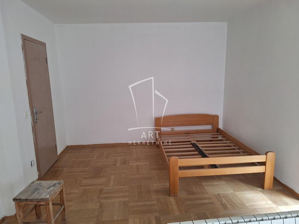 Stan na prodaju u Beogradu, Vojvode Stepe, cetvorosoban, 93m2, cena 300000 evra