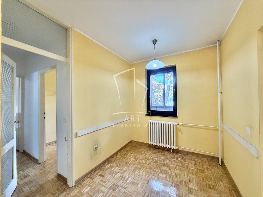 Stan na prodaju u Beogradu, Mirijevo, trosoban, 71m2, cena 173500 evra