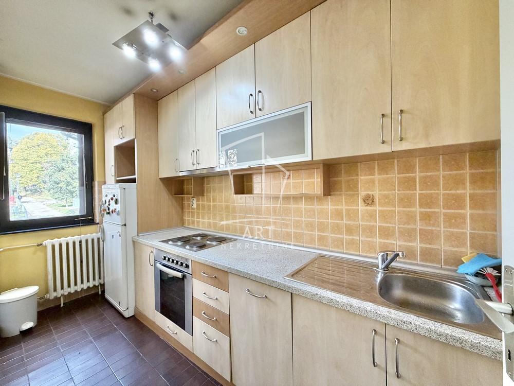 Stan na prodaju u Beogradu, Mirijevo, trosoban, 71m2, cena 173500 evra